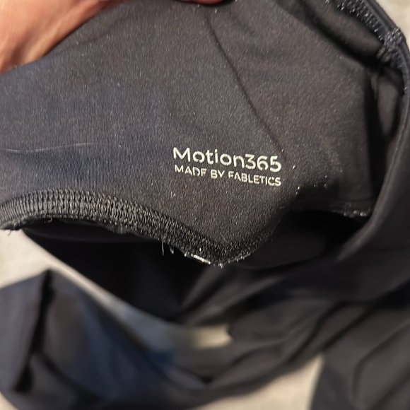 Fabletics black Capri - Picture 5 of 5